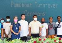 セブ日本人会｜台風22号の災害復興活動支援金によるボートの寄贈・進水式を開催