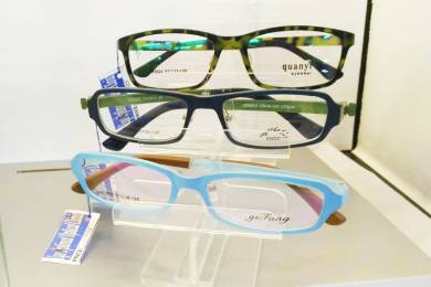 マリーナモール内にあるメガネ屋さん #